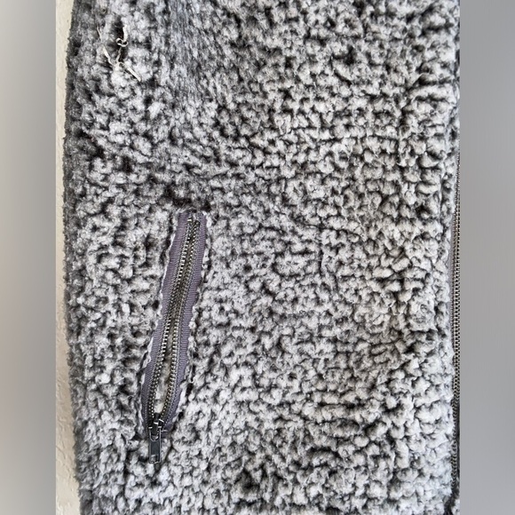 Thread & Supply Plush Teddy Bear Sherpa Soft Cozy Vest w Pockets Women Size L - Picture 5 of 6